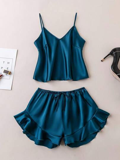 طقم بيجامة للنساء يتكون من قميص كامي بلون واحد وشورت بتصميم كشكش مع ربطة الخصر