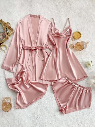 SilkySpell Conjunto de pijama de satén con top de camiseta con escote pronunciado, shorts y bata - Conjunto de pijama de satén rosa - Conjunto de ropa de dormir de satén - Conjunto de pijama de seda - Conjunto de pijamas de seda rosa - Detalles cómodos y elegantes, ropa de otoño e invierno