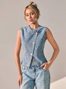 CLARA VERO BLUSA ELEGANTE PARA MUJERES EN COLOR AZUL CLARO CON DETALLES DE BOTONES Y CORTE