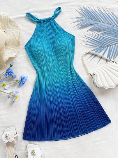 少女休闲露背吊带修身渐变印花褶皱迷你连衣裙，适合派对、度假、音乐节、假日约会、下午茶、海滩、邮轮等场合。蓝色褶皱连衣裙，蓝色渐变连衣裙，露背连衣裙，度假连衣裙，沙滩连衣裙，渐变褶皱连衣裙，蓝色夏季连衣裙，蓝色沙滩连衣裙，蓝色度假连衣裙，褶皱连衣裙，海洋连衣裙，蓝色夏季连衣裙