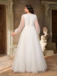 Aureia 大码优雅浪漫奢华白色串珠刺绣网眼灯笼袖奢华贴花 V 领长袖泡泡袖长裙，适合晚会、舞会、蜜月、新娘婚纱