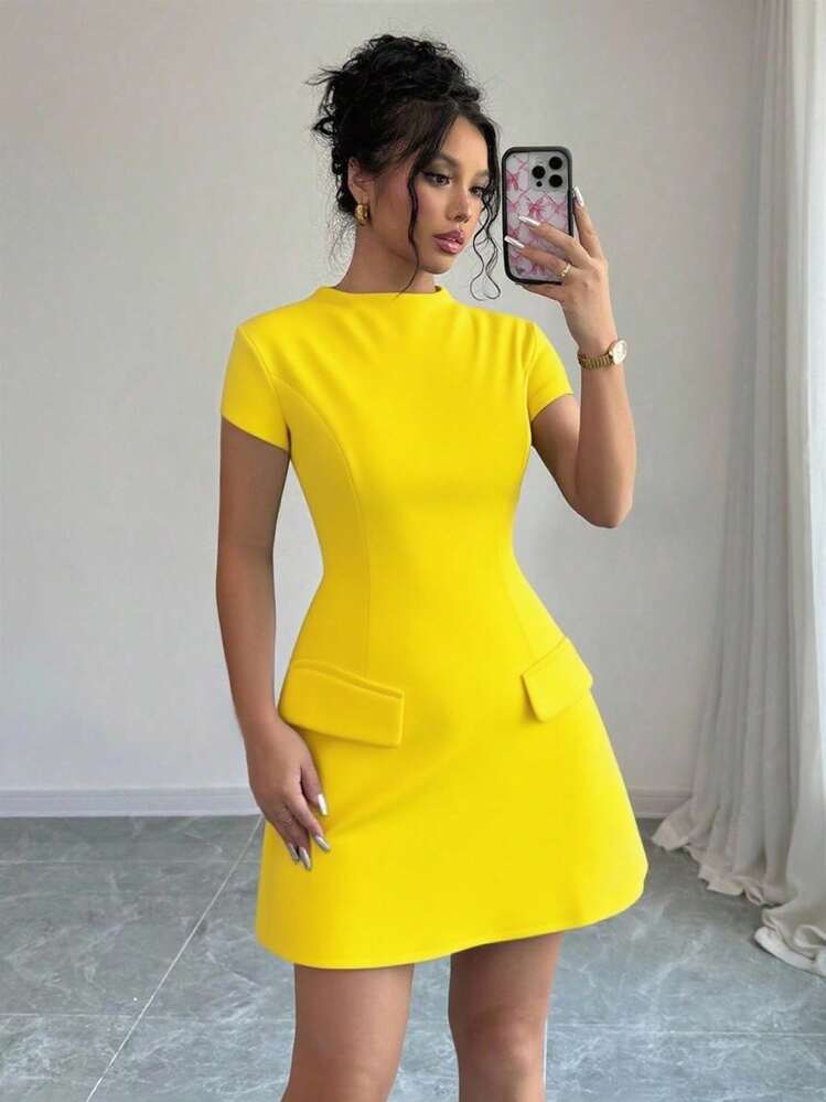 SHEIN PETITE Vestido corto negro minimalista para mujer con cuello alto, manga corta y bolsillo falso, elegante y de unicolor, para Año Nuevo - Amarillo - Añade 5