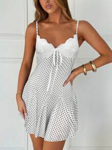 SHEIN EZwear 夏季黑白波点休闲度假吊带迷你连衣裙，露肩连衣裙文胸，女士夏季泳装，女士罩衫，网纱罩衫泳衣，女士沙滩罩衫，夏季连衣裙，女士夏季套装，沙滩装，蕾丝细节连衣裙，白色波点连衣裙，女士夏季连衣裙 - 黑與白 - 查看 4