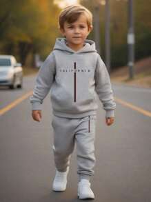 2 件装年轻男孩休闲徽标印花连帽衫和裤子套装，春秋季