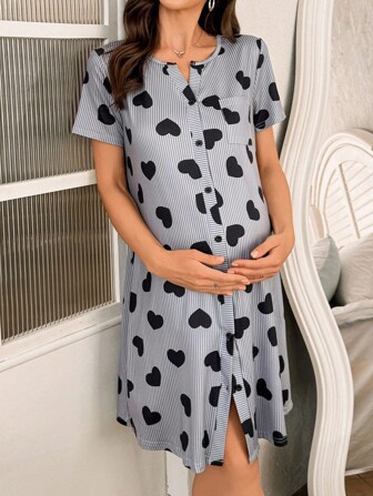 Moonlight & Mama 心形印花圆领单排扣口袋短袖孕妇睡袍