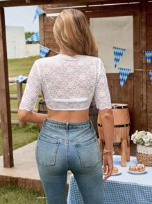 SHEIN Frenchy 女士优雅白色蕾丝镂空短袖上衣，性感蕾丝短袖上衣，适合慕尼黑啤酒节女士蕾丝花边短袖上衣，采用甜心领和褶饰设计，女士纯色简约日常镂空蕾丝花边短袖上衣，慕尼黑啤酒节连衣裙，慕尼黑啤酒节服装，白色上衣，啤酒节，白色短款上衣女士钩针短款上衣网眼短款上衣透视短款上衣，慕尼黑啤酒节连衣裙上衣，慕尼黑啤酒节连衣裙，慕尼黑啤酒节服装，白色上衣，啤酒节，慕尼黑啤酒节连衣裙上衣，加大码上衣 - 白色 - 查看 2