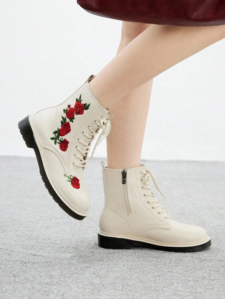 CUCCOO BIZCHIC Bottes à plateforme à bout rond pour femmes, bottes de moto style britannique à la mode avec broderie de rose florale