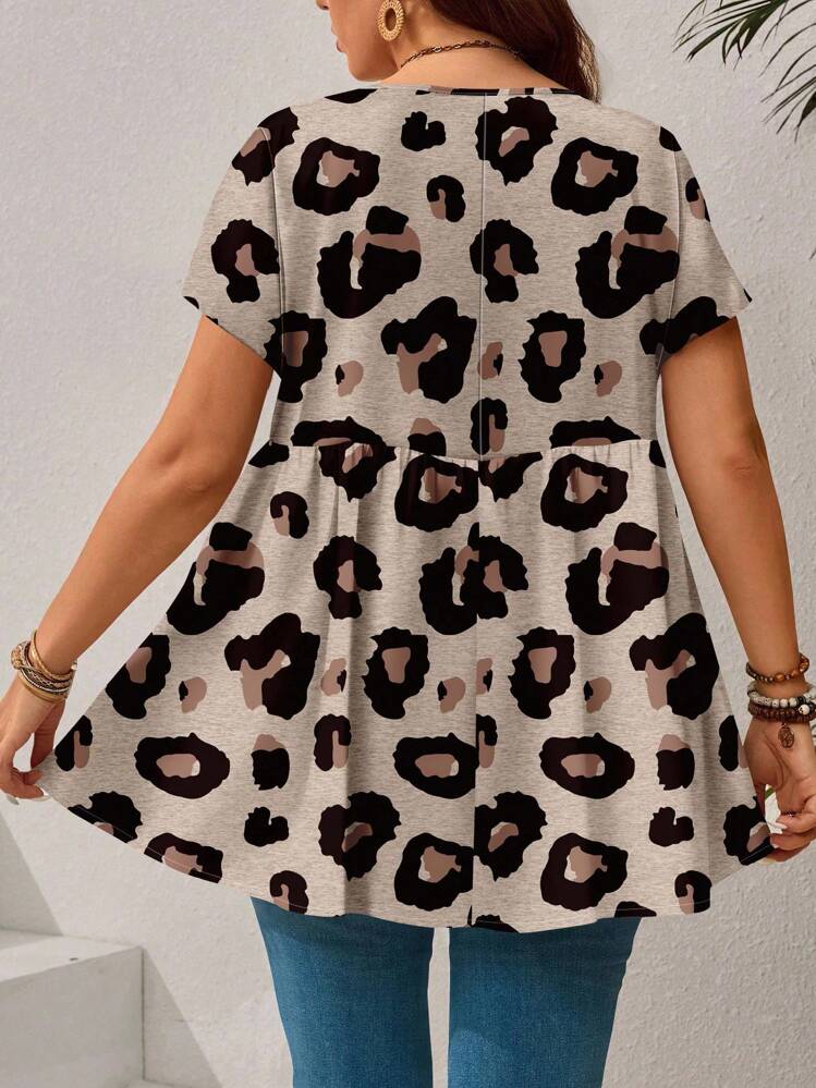 SHEIN CURVE+ 休闲简约全身印花大码衬衫，豹纹大码女式圆领荷叶边短袖上衣，夏季 - 彩色 - 查看 2