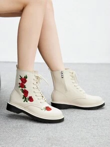 CUCCOO BIZCHIC Women's Round Toe Platform Boots, Fashionable British Style Embroidered Rose Floral Motorcycle Ankle Boots