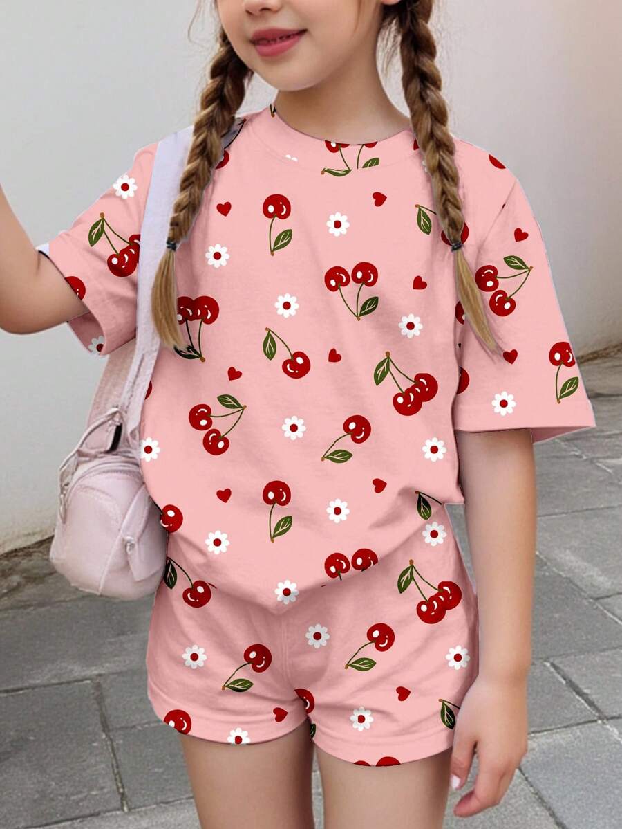 SHEIN 奶油粉色可爱樱桃爱心印花，复古休闲度假风性感可爱Y2K风，少女休闲简约短袖短裤两件套，适合夏季、春季和夏季穿着，轻松舒适，时尚女孩，休闲装，儿童印花服装，别致，新潮，返校季，观点，休闲，Y2K服装，开学季服装 - 彩色 - 查看 1
