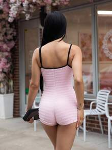 Carolina Barros Bộ đồ liền thân bó sát có dây đeo tương phản, họa tiết nơ rỗng phía trước, màu hồng trơn dành cho kỳ nghỉ của phụ nữ, thời trang mặc nhiều lớp hoặc mặc ngoài, dự tiệc - Màu Hồng baby - Xem 2