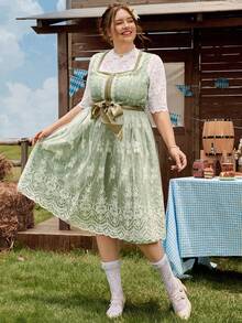 SHEIN Frenchy Robe grande taille en jacquard à patchwork de dentelle traditionnelle, coupe évasée à la taille. Convient pour l'Oktoberfest, Dirndl - Vert - Voir 6