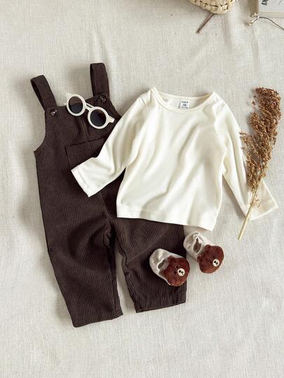 SHEIN 2pcs Baby Boys' Casual Everyday Beige Double-Sided Fleece Crew Neck Long Sleeve T-Shirt And Brown Pocket Suspender Pants Set, Minimalist Leisure Outfit Suitable For Outings Or Comfortable Home Wear, Versatile For Autumn/Winter Fall