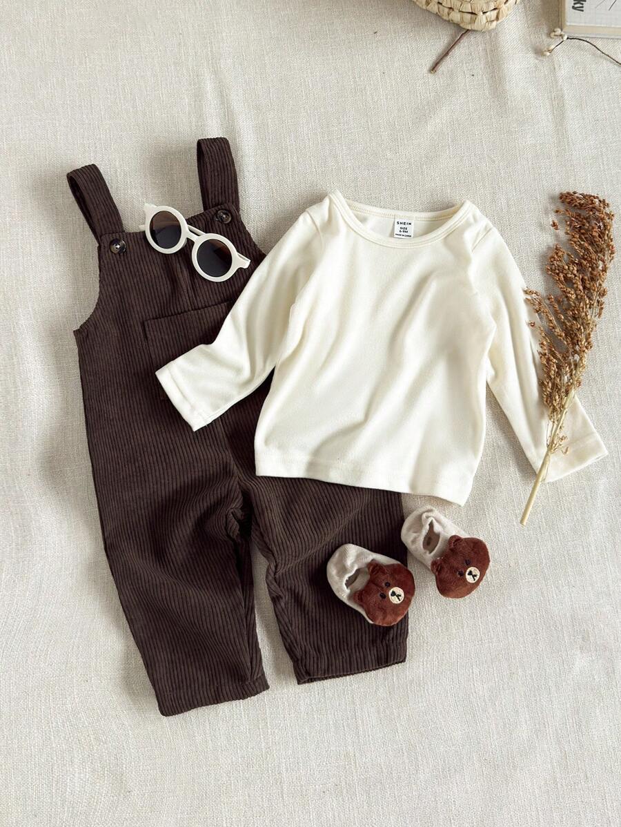 SHEIN 2 件套男婴休闲日常米色双面羊毛圆领长袖 T 恤和棕色口袋背带裤套装，简约休闲装适合外出或舒适的家居服，适合秋冬季 - 彩色 - 查看 1