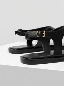 CUCCOO BIZCHIC Women's Summer Casual Metal Decor Flat Thong Sandals