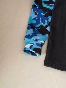 Discovery X SHEIN 2pcs Young Boy Tiger & Camouflage Print Crew Neck Long Sleeve Top And Pants Knit Comfortable Pajama Set