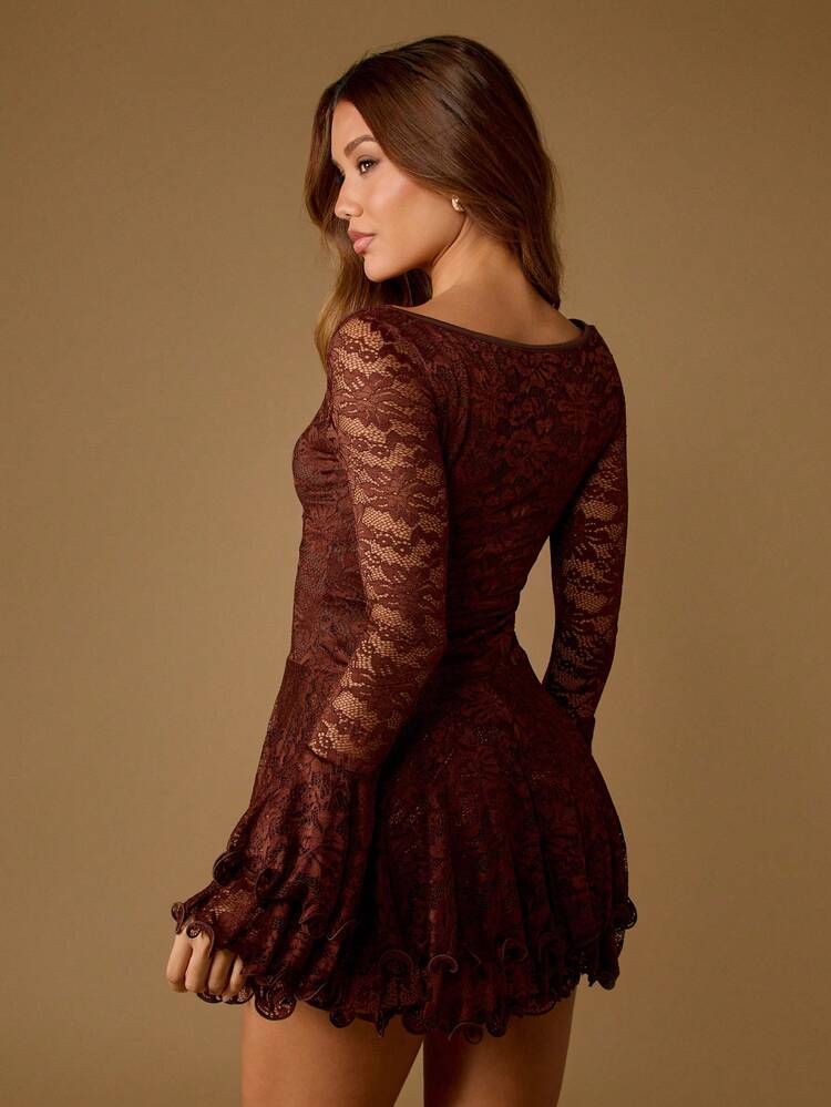 MISSGUIDED Robe mini stretch en dentelle à manches longues avec volants à l'ourlet, style vintage victorien, pour les fêtes d'automne et d'hiver