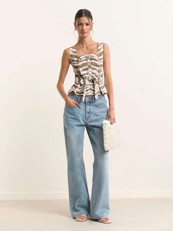 Nöista This Sleeveless Top Features A Square Neckline And Fitted Shape With An Abstract Brown And White Striped Pattern, Offering A Modern, Structured Look. Its Neutral Tones And Classic Design Are Perfect For Stylish Summer Outfits And Versatile Women's Summer Clothes, Easily Paired With Cute Summer