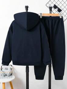 مجموعة جاكيت هودي وبنطلون رياضية كاجوال للأولاد المراهقين، مزينة بشريط، مناسبة لملابس الأطفال والأولاد الصغار للعودة إلى المدرسة، مناسبة لحفلات عيد الميلاد والسهرات والحفلات والأعراس والمعمودية والحفلات الافتتاحية، مناسبة للاستخدام اليومي والمدرسة والسفر والرياضة في فصلي الخريف والشتاء - أزرق غامق - مشاهدة 3