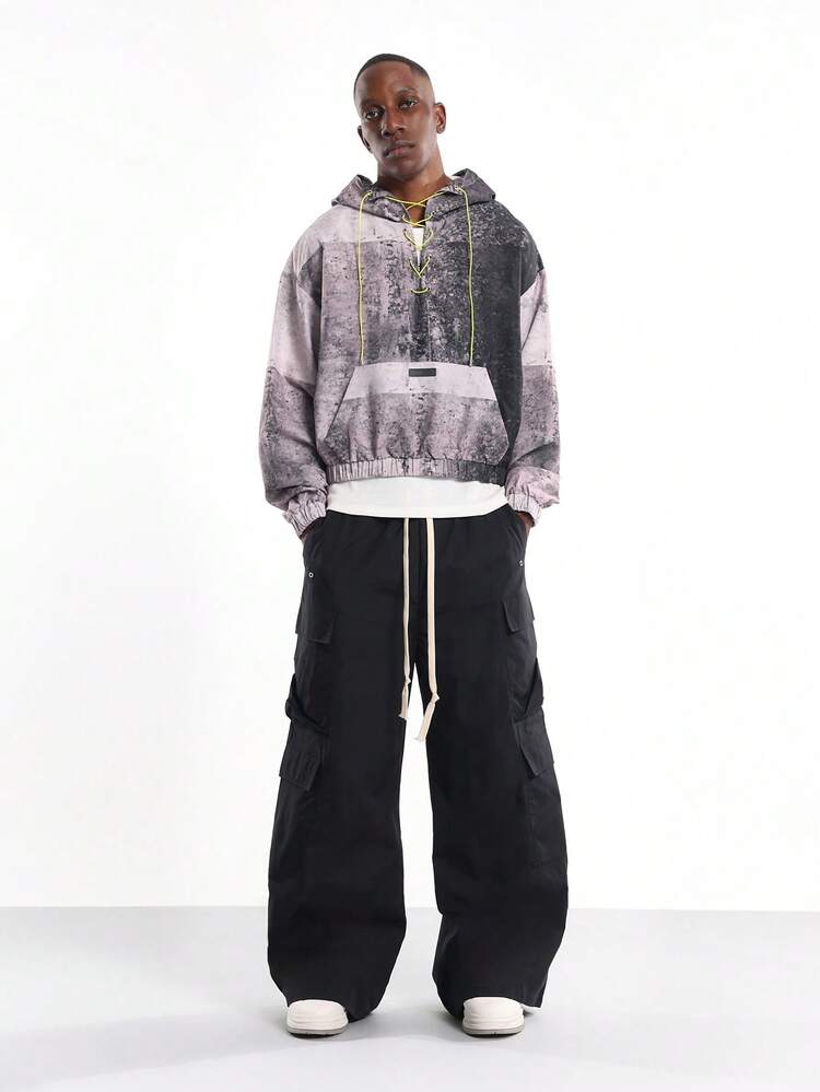 フロントレースアップのハーフジップグラフィティウィンドブレーカー