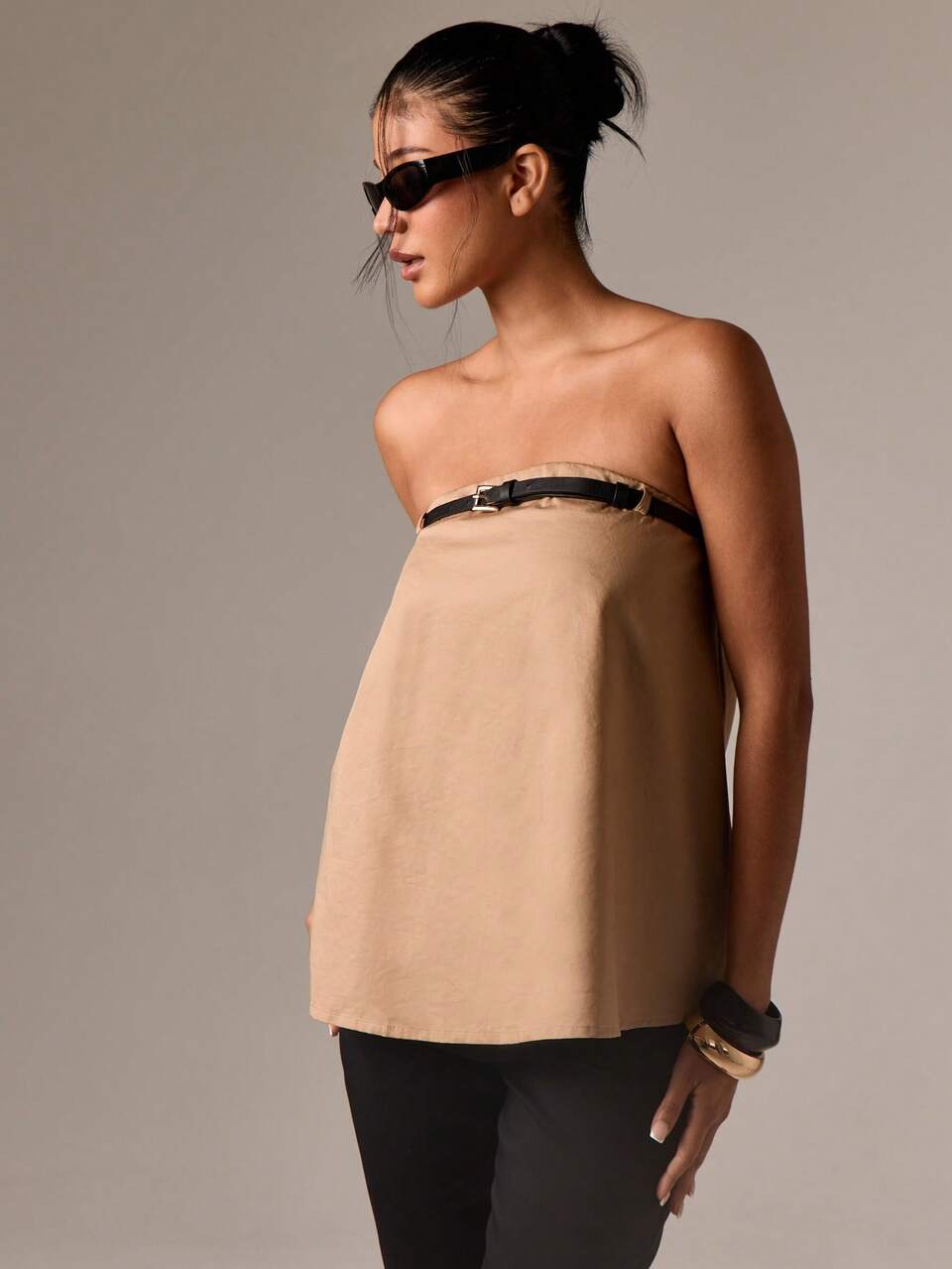 AiiRZ Strapless Belted Bandeau Top With Black Belt Detail Summer Holiday Beach Tube Top Elegant Evening Party Wear Casual Minimalist Design