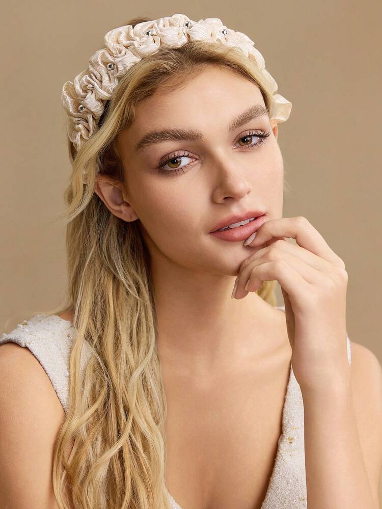 Bandeau plissé avec décoration de perles