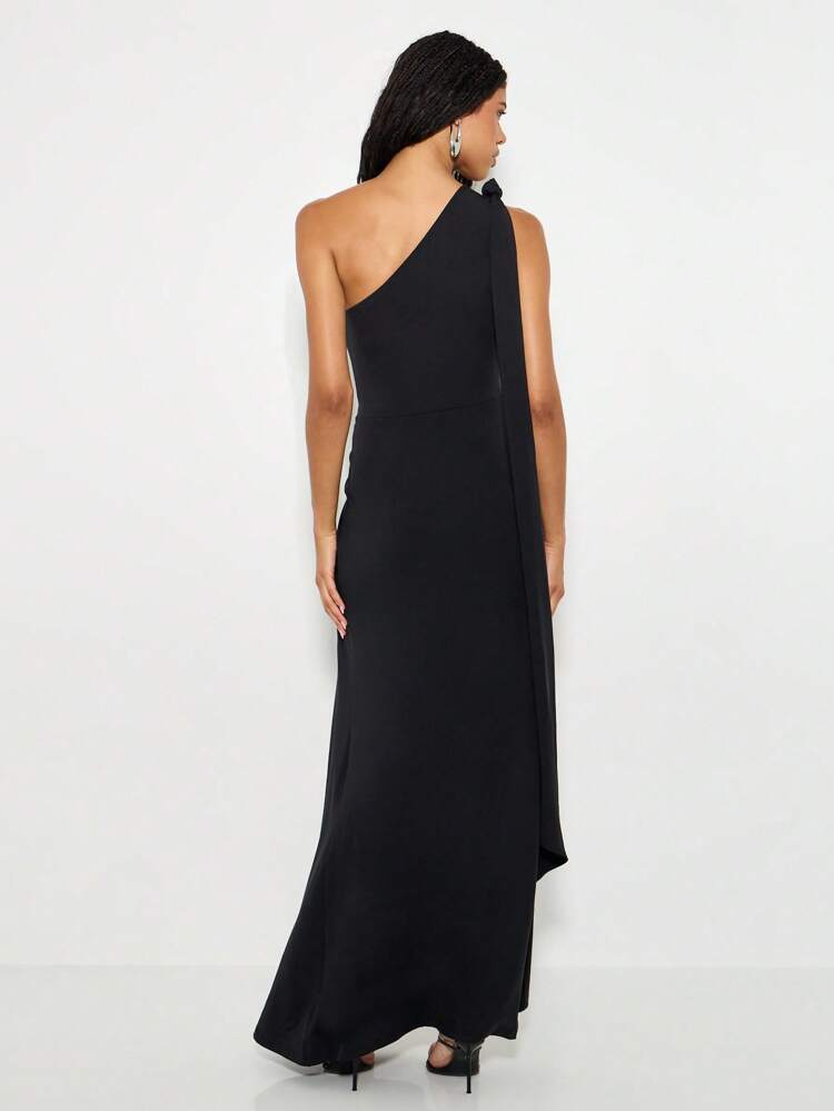 KIZN Robe longue asymétrique découpée avec cape drapée