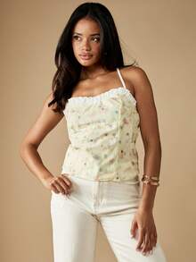 MISSGUIDED Top de tirantes con cuello cuadrado, volantes y estampado floral. Top de verano sin mangas con ajuste de tirantes, ideal para eventos, fiestas, bodas y reuniones
