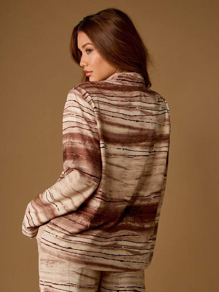 MISSGUIDED Élégante veste blazer croisée avec détails de boutons dorés, motif abstrait aquarelle. Col classique. Tenue de bureau professionnelle. Collection automne-hiver. Vêtement de soirée