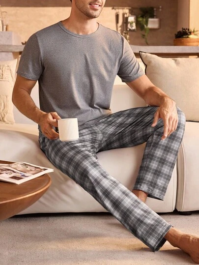 Manfinity Underwear&Sleepwear Basics 2PCS Plus Size Men's Solid Color Short Sleeve Plaid Pants Pajama Set Loungewear Sleepwear