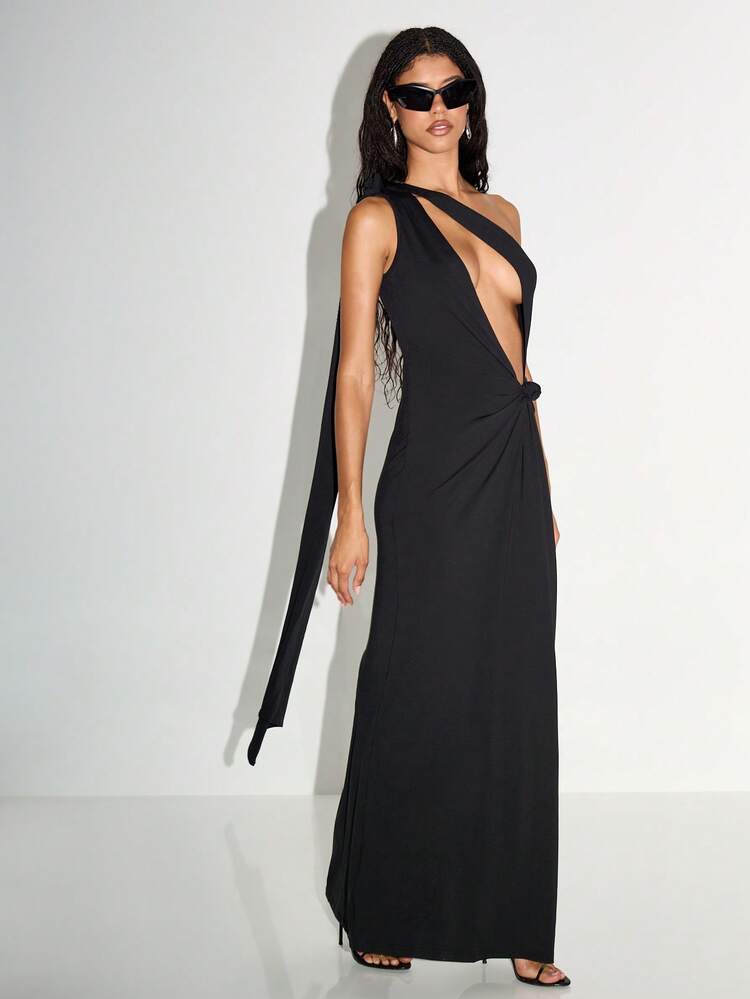 KIZN Robe longue asymétrique découpée avec cape drapée