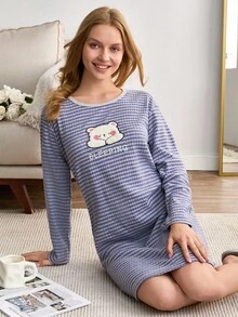 EURMUSE Damen PLUS CURVE Baumwolle Kontrast Farbband Detail Rundhals Süßer Bär Stickerei Detail Langarm Gestreiftes Pyjama Kleid - Violett - Übersicht 5