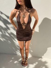 Aloruh 女士纯色串珠褶皱镂空性感吊带迷你连衣裙 - 咖啡 - 查看 4