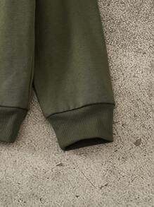 Discovery X SHEIN 男士休闲时尚街头鹰与标语图案落肩宽松羊毛套头衫，秋冬