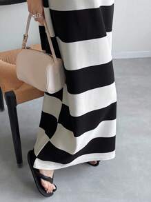 FRIFUL 女士条纹圆领无袖休闲长款夏季度假连衣裙 - 黑與白 - 查看 3