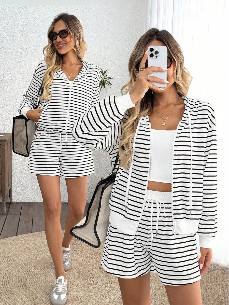 SHEIN LUNE 2 piezas/Set Mujer Casual con Capucha Cremallera Manga Larga Sudadera y Conjunto de Pantalones Cortos a Rayas Dos Piezas Conjunto de Salón Dos Piezas Conjunto de Pantalones Cortos a Rayas Dos Piezas Conjunto Casual Dos Piezas Mujer Conjunto de Sudadera con Capucha y Pantalones Cortos Regreso a la Escuela Ropa de Otoño para Mujer Atuendos de Maestro para Mujer Ropa de Regreso a la Escuela Ropa de Otoño Conjuntos de Salón para Mujer Atuendo de Aeropuerto para Mujer Estilo de Dinero Viejo Ropa de Otoño para Mujer Atuendo de Invierno para Mujer