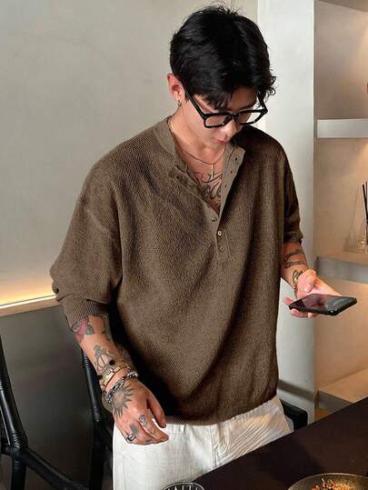 DAZY 夏季度假海滩纹理面料棕色半开领男士针织上衣，适合秋季