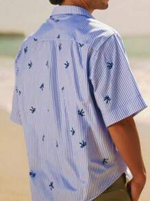 Manfinity VCAY Áo sơ mi nam tay ngắn dáng rộng, in họa tiết sọc, thắt nơ, thường ngày - Xanh và trắng - Xem 2