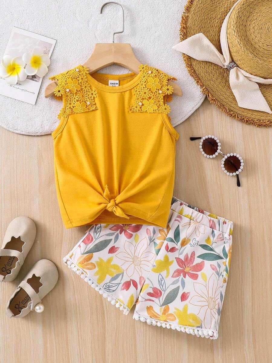 SHEIN مجموعة ملابس علوية كامي وشورت مزينة بالكشكشة والزهور الرقيقة للفتيات الصغيرات، صيفي - أصفر - مشاهدة 1