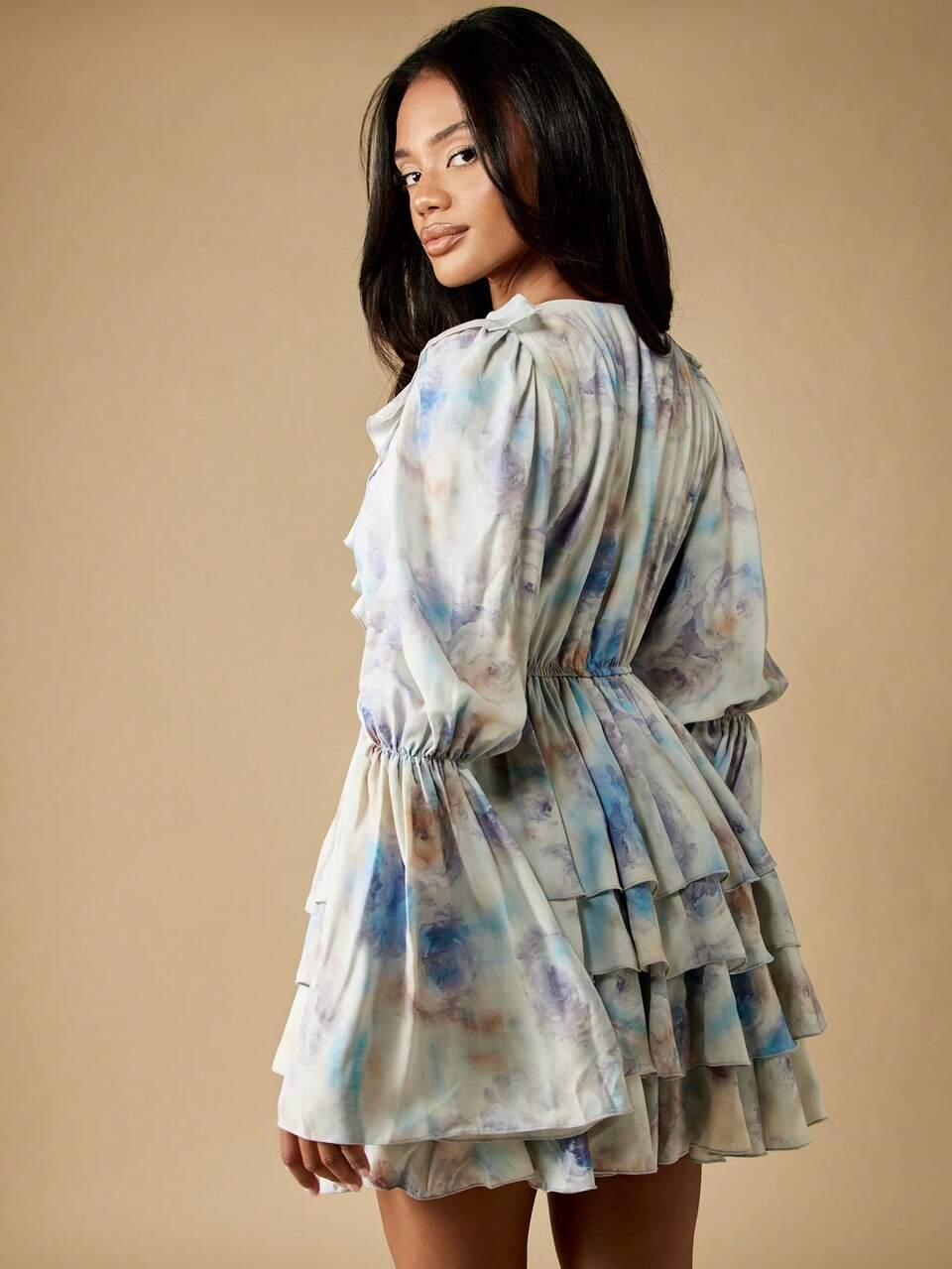 MISSGUIDED ウォーターカラープリント ロングスリーブ ミニドレス フリルティアー Vネック パーティードレス ウェディングゲスト クラウド パステル パフスリーブ 春夏ドレス