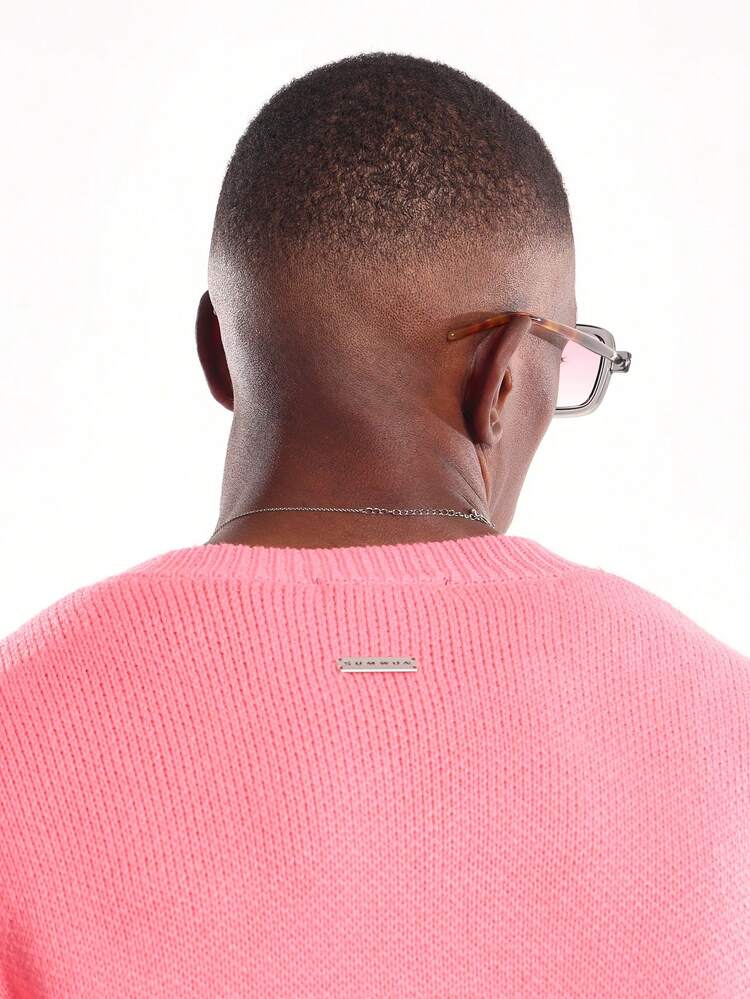 クルーネックとリブトリムのクロップド丈ニットセーター