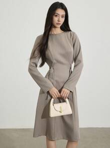 Heiryn 女士条纹圆领常规肩长袖优雅时尚中长连衣裙 - 卡其色 - 查看 4