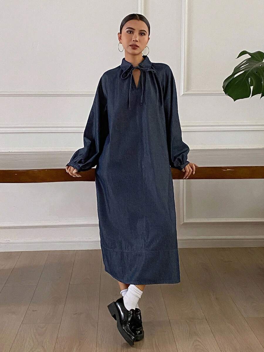 DAZY 女式 Polo 领牛仔衬衫裙,抽绳领设计,宽松长款牛仔裙 - 深色水洗藍 - 查看 1