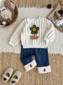 SHEIN طقم بلوزة وبنطلون شتوي للبنات مزين بزهرة ثلاثية الأبعاد