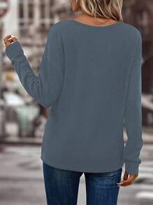 Ellegaria. Áo thun hở vai cổ chữ V tay dài cổ chữ V dành cho nữ Áo thun dài tay cơ bản - Màu xanh bụi bặm - Xem 2