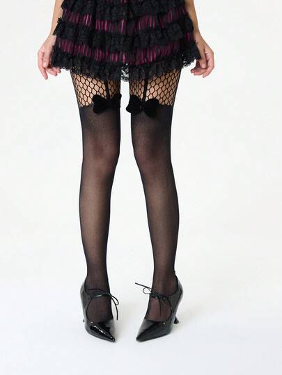 Kawaii زوج من جوارب النساء الأنيقة ذات الفيونكة السوداء الأنيقة والجذابة، مصنوعة من شبكة مفرغة ولون أسود متماسك