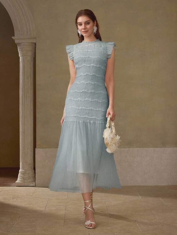 MOTF PREMIUM ROMANTISK SEMESTERKLÄNNING MED RYNGAT TYG I KONTRASTMÄTT