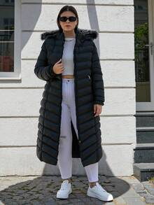 SHEIN Cottnline معطف بسحّاب مزود بغطاء رأس وطبقة حشوية مزينة بتقليم من الفرو الطويل بحجم بلس - الأسود - مشاهدة 5