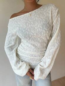 Siren Gaze 女士秋季斜肩刺绣图案T恤 白色蕾丝上衣 白色镂空上衣 白色露肩上衣 - 杏色 - 查看 4