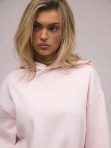 SHEIN PETITE CURVE 加大码抓绒连帽卫衣，适合毕业季、返校季、毕业典礼、教师节等场合，秋冬季女款 - 粉色 - 查看 5